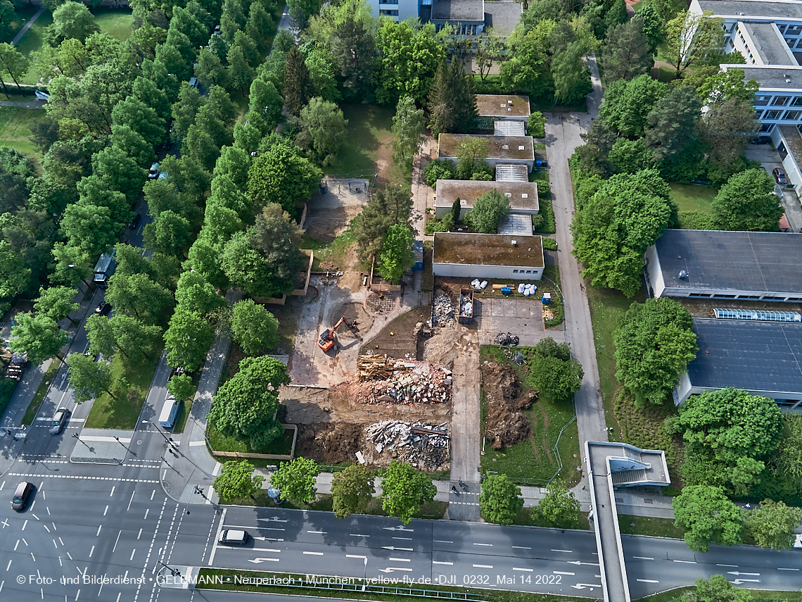 14.05.2022 - Luftbilder von der Baustelle Haus für Kinder in Neuperlach